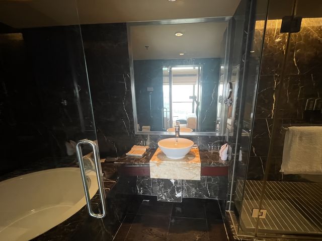 “金鳳凰”老牌酒店-順德喜來登酒店酒店測評 酒店地址:廣東省佛山市順德區大良新城區，靠近順德區政府，