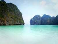 The Enchanting Beauty of Phi Phi Islands: Mesmerising Vibes