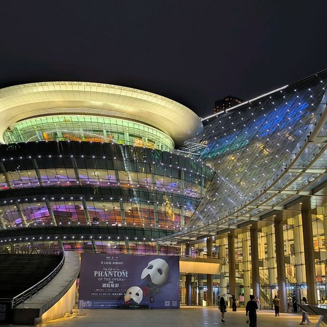 🌃 **Hangzhou Nights: Where Futuristic Glow Meets Timeless Charm!**  