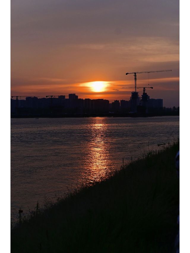 長沙落日「夕陽點會浪漫，浪漫嘅係你呀」