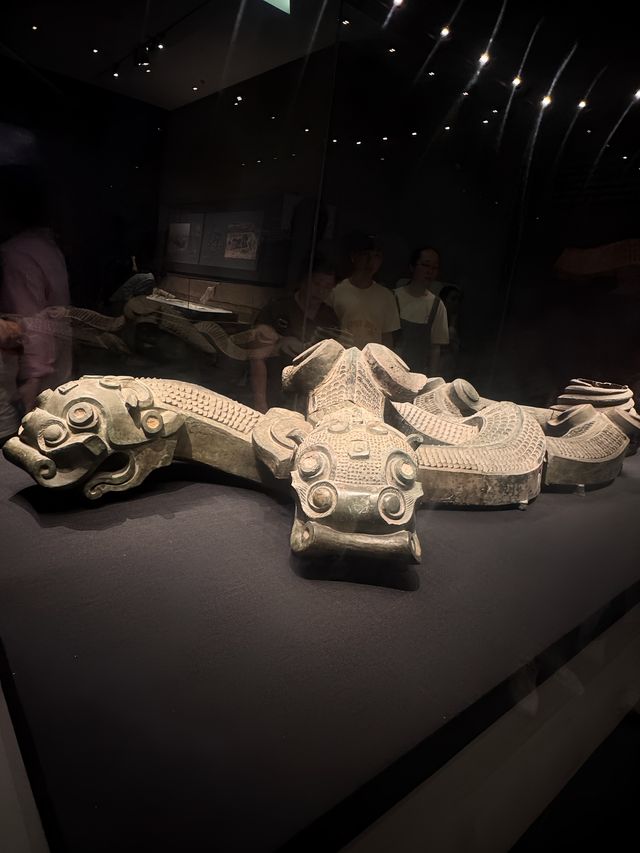 西安——解開華夏文明的千年密碼  站在陝西歷史博物館的中央大廳，130萬件文物綿延出7000年的文明