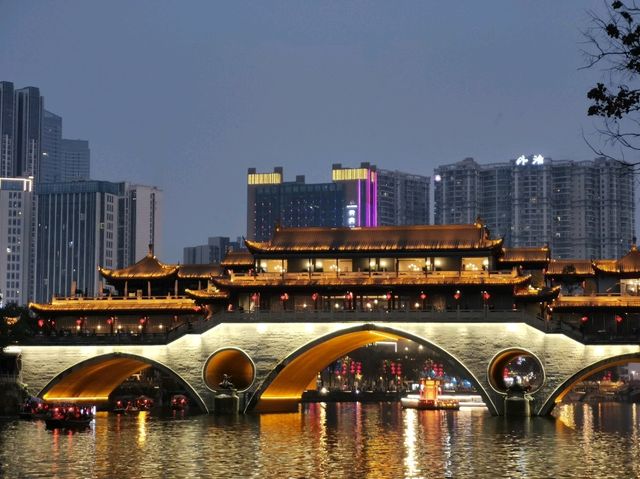 夜遊成都錦江：燈火江影中的天府韻味