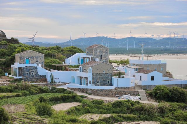 住進藝術館裡睇海！呢間設計感爆棚嘅海景民宿，隨手影都係大片
