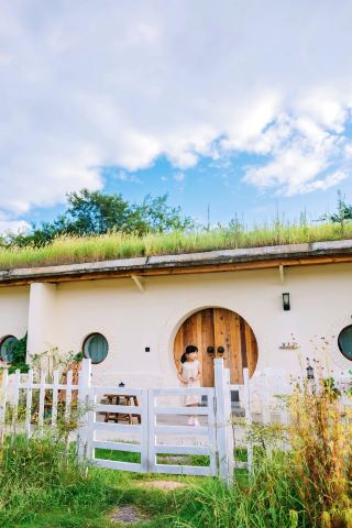 Hobbit House Check-in Guide