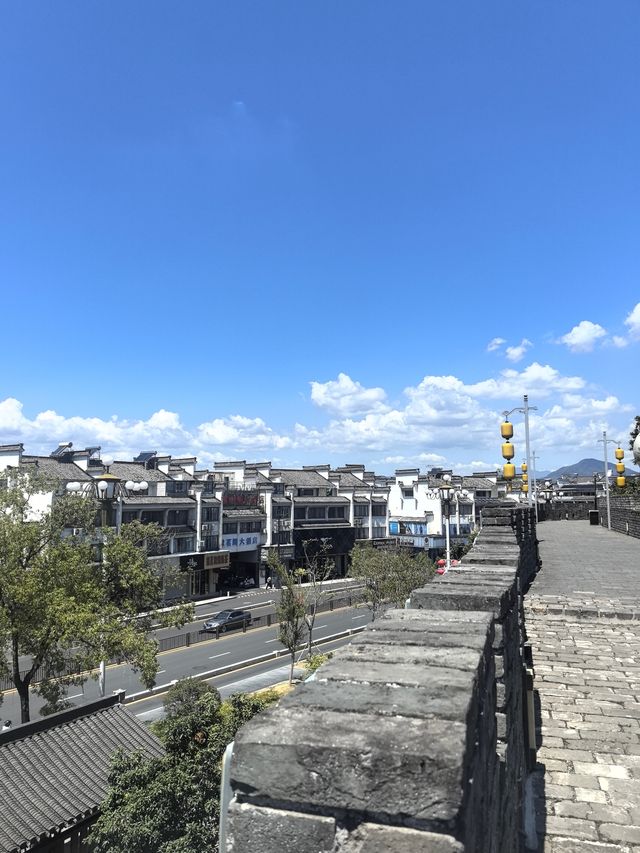 遊黃山不得不去的徽州古城