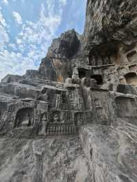 伊闕山水，龍門石窟