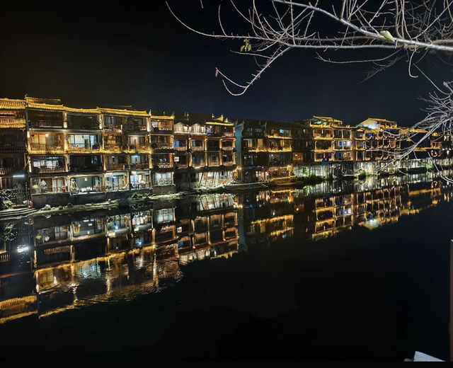 鳳凰古城攻略:邂逅沱江畔的千年水墨畫。 鳳凰古城攻略:邂逅沱江畔的千年水墨畫。