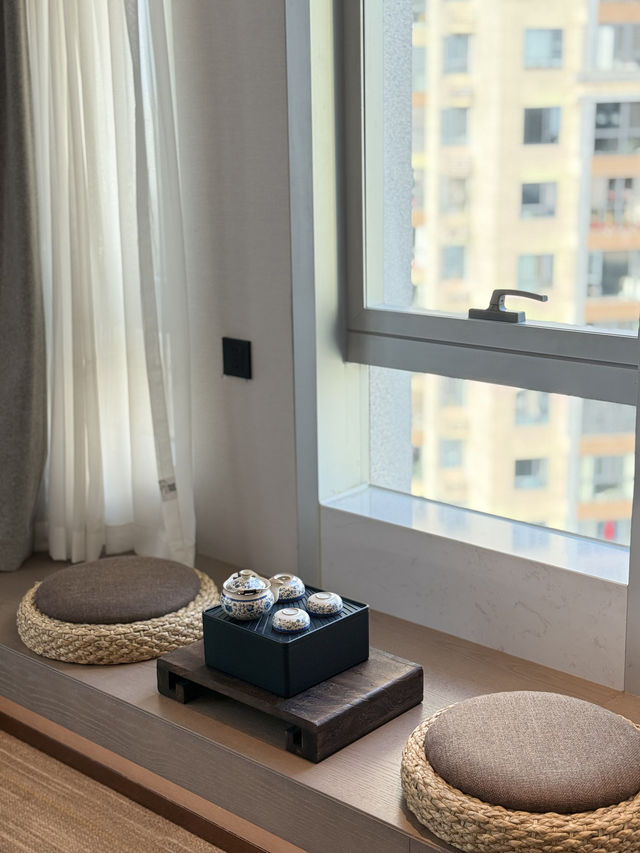 住進「新中式美學酒店」。