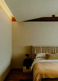 這次劍川沙溪之行,我住進了沙溪·森熹美學藝術精品民宿,簡直是一場美學的沉浸式體驗!侘寂風混搭新中式,