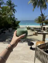 不是在旅遊就是在旅遊的路上