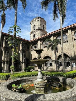 ฉันเดินเองที่มะนิลา ย่านอินทรามูรอส แม้จะรู้สึกประหม่าก็ตาม 🕍