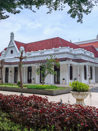 Spend about 3k per person to fully enjoy Indonesia with great value