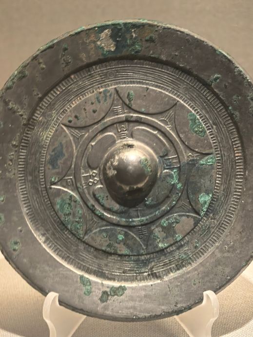 専用　中国漢時代　古鏡　318g 箱付　トヒニト　東さ7-0617⭐︎2F 遼博で中国古代銅鏡展を鑑賞し、四千年の鏡の歳月を読み解く | Trip