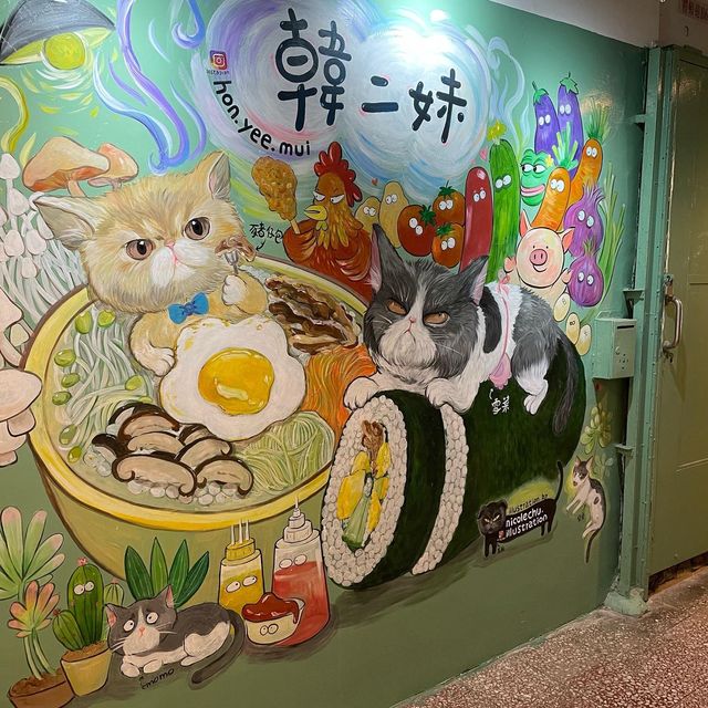 門外有美麗貓貓壁畫嘅小店餐廳🎆