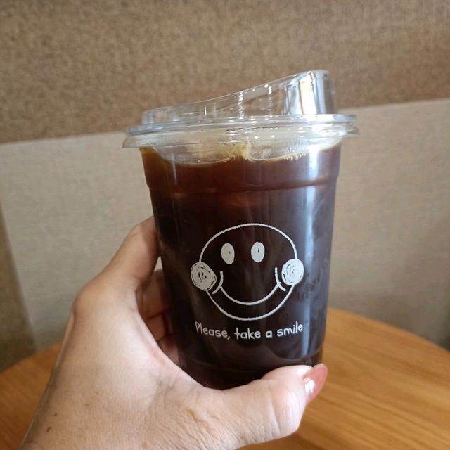 ยิ้ม คาเฟ่ อเมริกาโนดีนะ