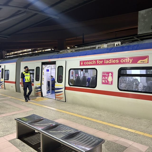 雙溪武洛的地鐵站與火車站 🚇🚄