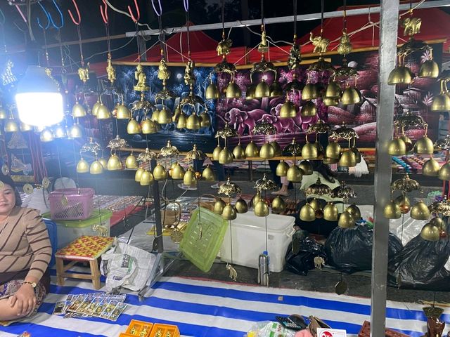 ตลาดมืด ณ หลวงพระบาง ตลาดมืด ณ หลวงพระบาง