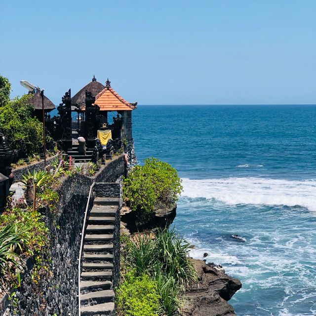 A stunning temple in Bali 🤗 🇮🇩 