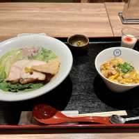 【大阪府】博多の名店の鶏そば専門店！