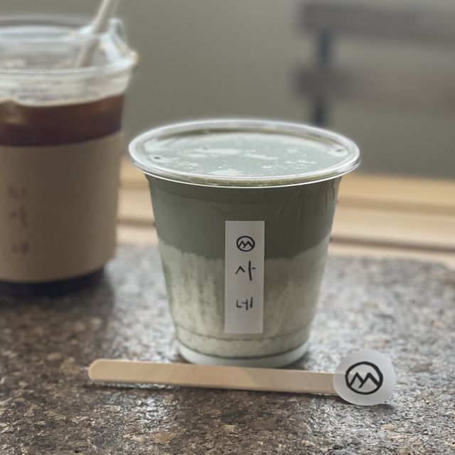 분위기 끝장,,,계절마다 보고싶은 산에있는 카페 사네