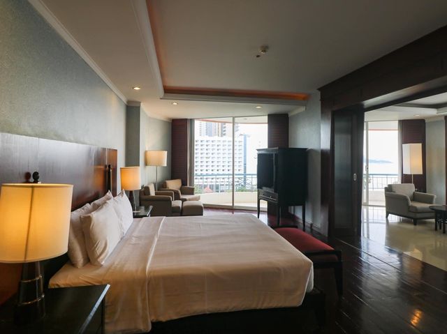 Long Beach Garden Hotel & Pavilions ที่พักพัทยา