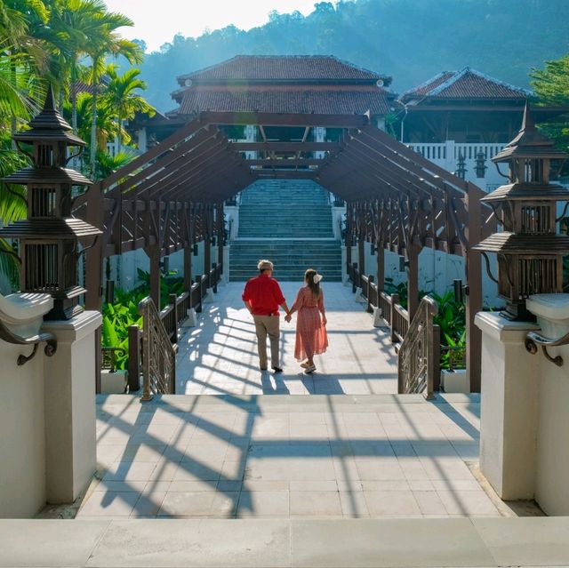 นอนริมหาดพระอาทิตย์​ตกทะเลสวยๆที่เขาหลัก ลากูุน่า