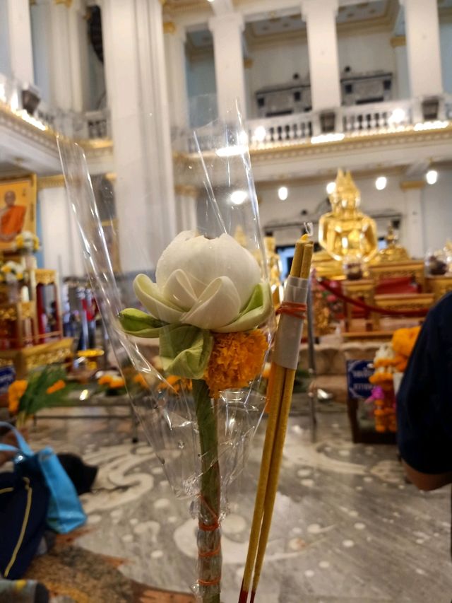 ไหว้พระขอพรที่วัดหลวงพ่อโสธร จังหวัดฉะเชิงเทรา
