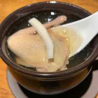 肉嫩！鮮甜！多汁！必吃紅燒乳鴿 ～ 金光鴿王