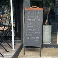 꽃가루를 날려 ☕️도 즐겨♡