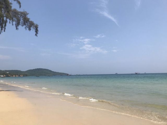 패들 보드, 요트 등을 즐길 수 있는 한적한 크라비 끌롱무앙 비치