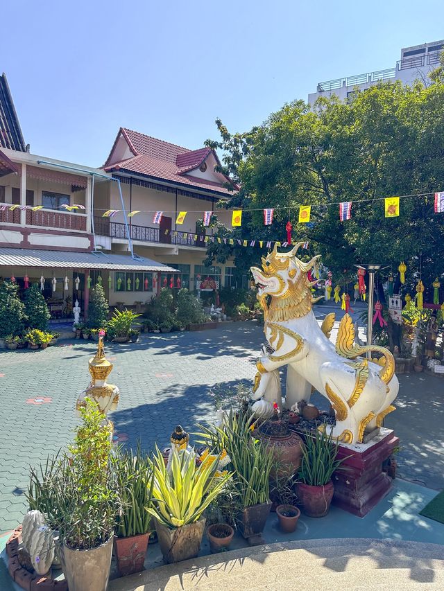 ไหว้พระ เสริมดวง วัดลอยเคราะห์  จังหวัดเชียงใหม่