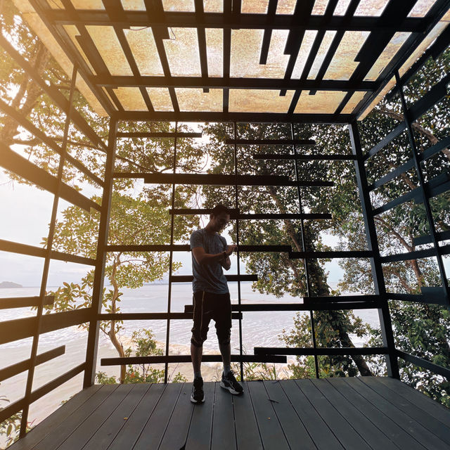 Culvert Hotel: Oval design, nature's charm