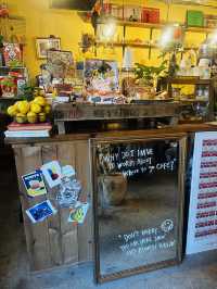 新大久保なのに韓国っぽくないカフェ CAFE SECRET WINDOW
