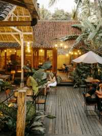 Lusi & Pakan Cafe