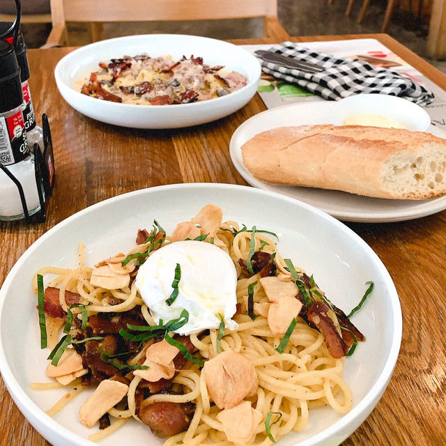Roast Coffee & Eatery 🥂