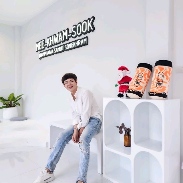 มีความสุขคาเฟ่ อัมพวา 