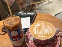 【香港 Halfway Coffee】ウォールアートとアンティークなカフェ