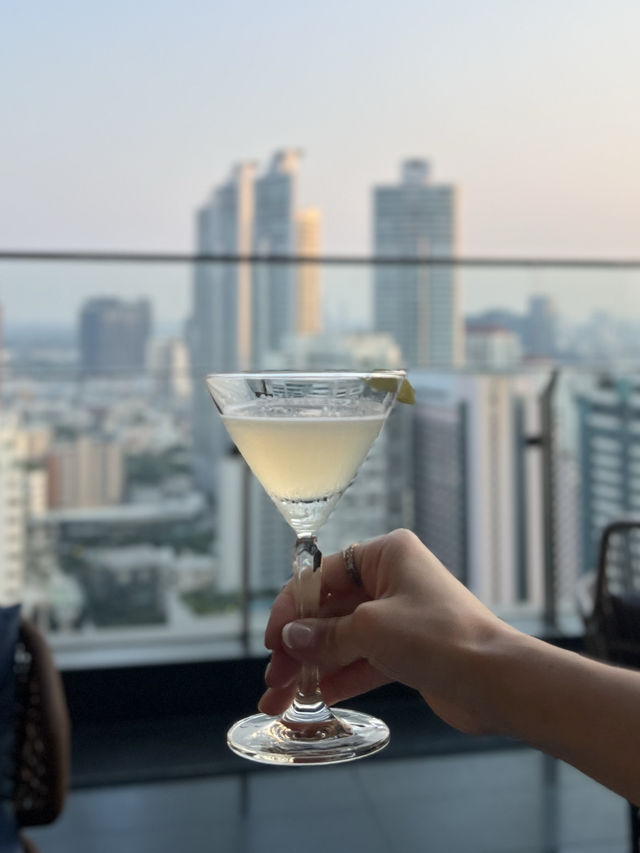 【タイ バンコク🇹🇭】Sunsetの見える穴場のルーフトップバー🍸