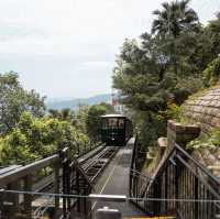 นั่งรถรางชมวิว ที่ชื่อว่า Peaktram 