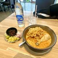 【タイ/バンコク】タイ料理で人気のカレーラーメン「カオソーイ」が絶品のオシャレレストラン