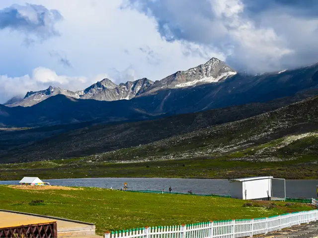 Camping at Honghai Lake: A Serene Wilderness Retreat