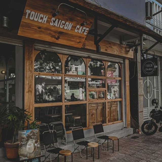 𝗧𝗼𝘂𝗰𝗵 𝗦𝗮𝗶𝗴𝗼𝗻 𝗖𝗮𝗳𝗲