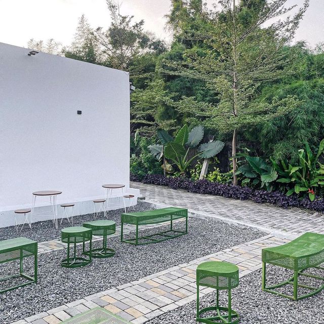 HIJOE CAFFE | Green and shady near Lenteng Agung HIJOE CAFFE | Green and shady near Lenteng Agung