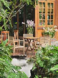Lifehouse Cafe & Kitchen 🏡🚪🪑
