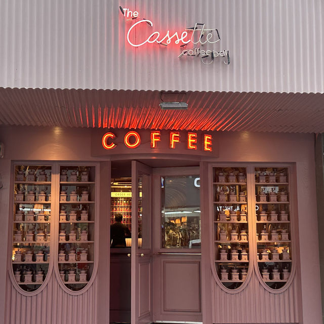 泰國🇹🇭曼谷 超夢幻粉紅咖啡廳 - The Cassette Coffee Bar