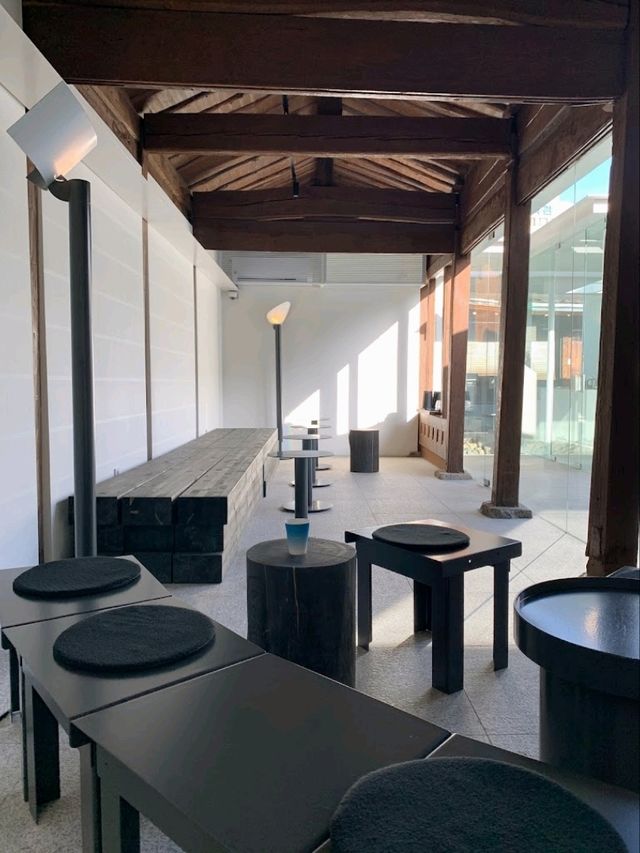 Minimalist cafe