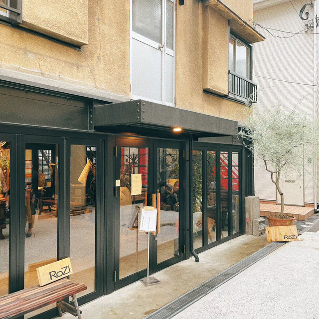 【東京・新大久保】一軒家を改装して作られた路地裏にある隠れ家カフェ☕️