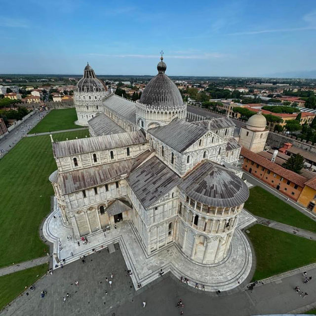 Leaning into the tower of Pisa 
