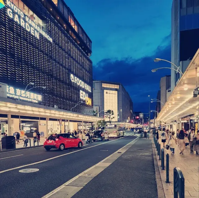 京都河源町的黃昏漫步
