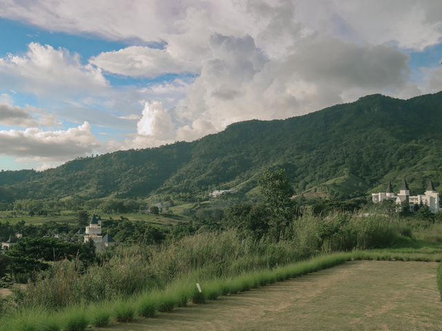 รีวิว โรงแรมหรูใจกลางธรรมชาติ The BlueSky Resort 🏞️